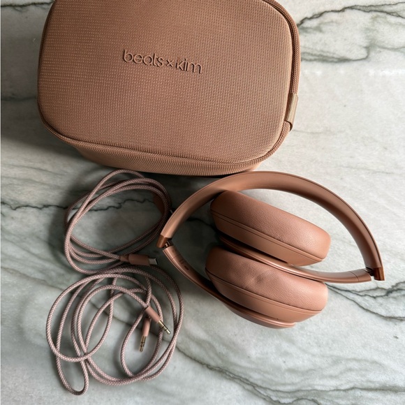 Beats Studio Pro x Kim K - Picture 3 of 3